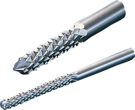 Bosch 회전식 줄 세트는 나무를 다듬고 조각하는 데 사용됩니다.