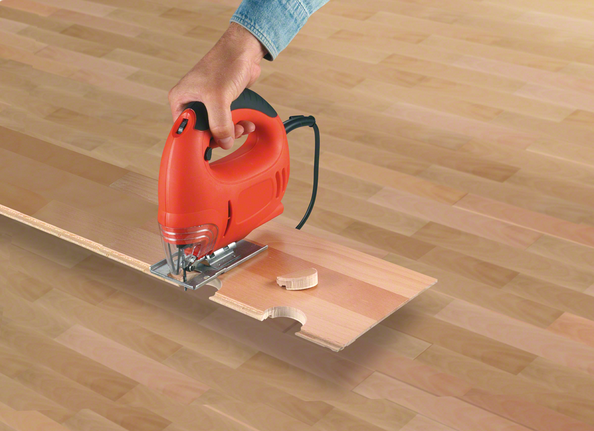 라미네이트 마루판의 곡선 홈을 자르는 퍼즐입니다.