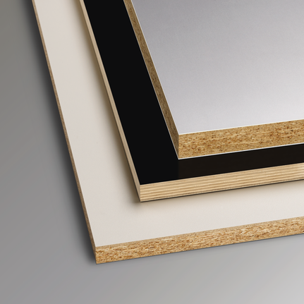 서로 다른 색상과 마감재를 사용한 세 개의 적층판입니다.