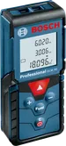 디지털 디스플레이가 장착된 Bosch GLM 40 레이저 측정기.