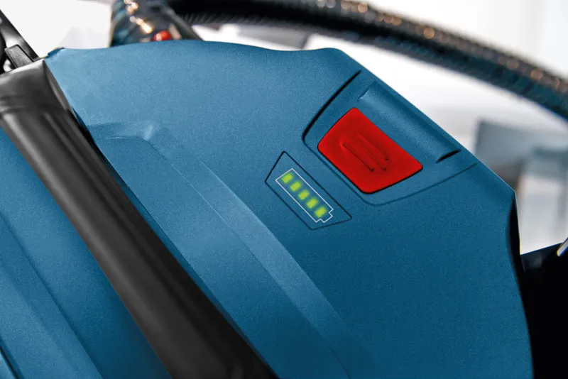 GAS 18V-10 L 파란색 무선 집진기의 배터리 표시등은 충전이 완료되었음을 나타냅니다.