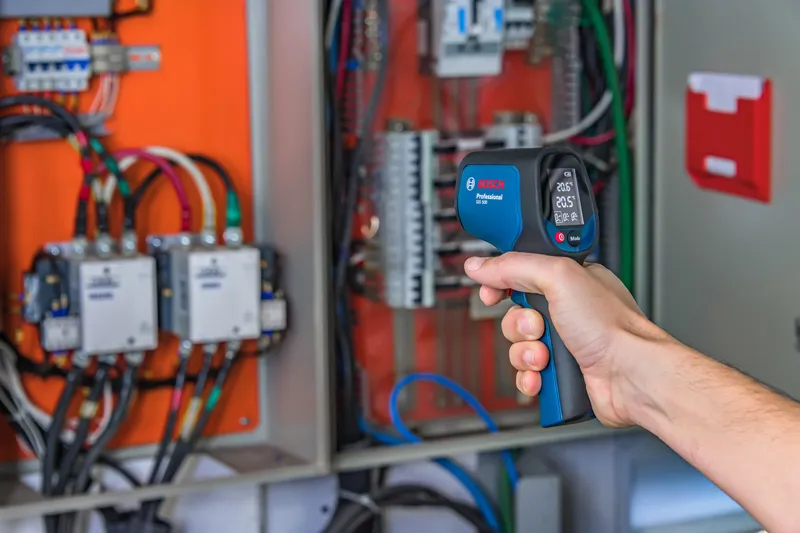 전기 패널 온도 측정.