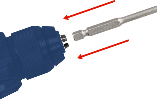 드릴 비트가 척에 삽입되고 있으며 빨간색 화살표가 움직임을 나타냅니다.