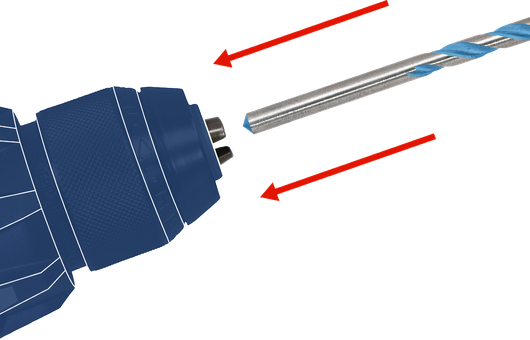 드릴 비트를 전동 드릴 척에 삽입하는 모습입니다.