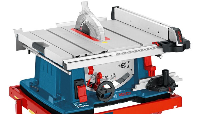 GTA 6000 톱 스탠드에 장착된 Bosch GTS 10 XC 테이블 톱.