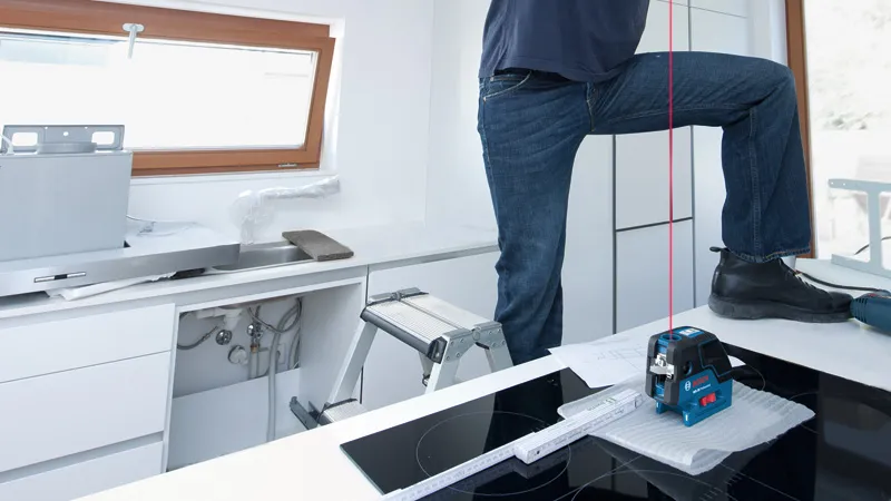 GCL 25 정렬선을 투사하는 레이저 레벨링 도구입니다.