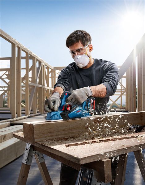 Bosch GHO 185-LI 무선 刨制 목재를 매끄럽게 다듬는 기계.