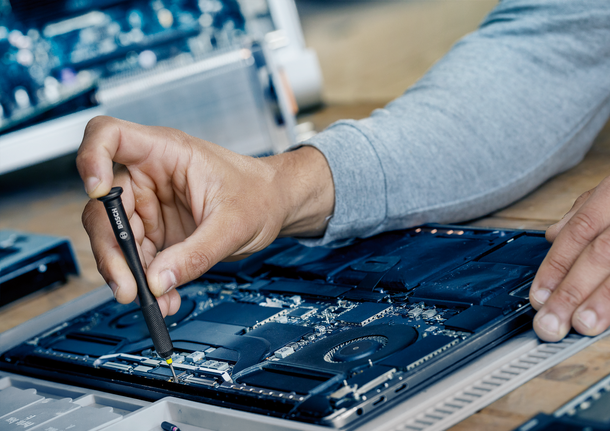 노트북 수리에 사용되는 Bosch Pro 드라이버입니다.