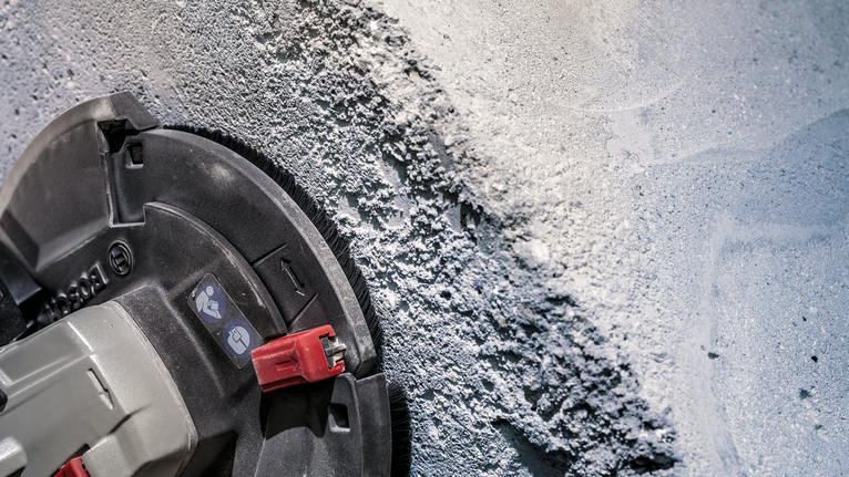 PRO Concrete 연마 헤드, 50 x 125mm, 22.23mm 콘크리트 그라인더로 거친 석고 벽을 매끄럽게 다듬는 중입니다.