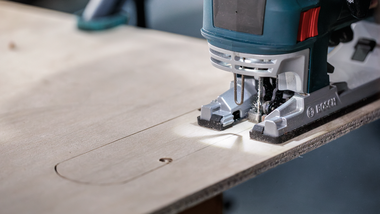 합판 한 장에 직사각형 모양을 잘라 넣는 퍼즐입니다.