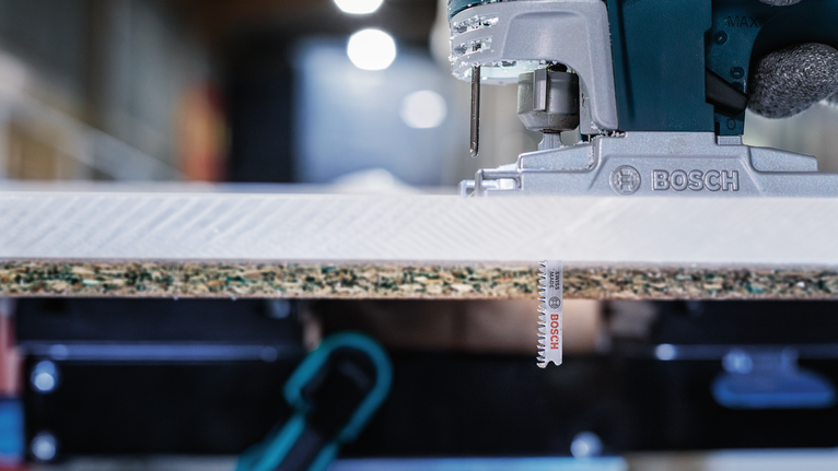 PRO Plastics PMMA clean T102BF 직쏘날, 92mm, 5개 적층 목재를 절단하는 전동 톱입니다.