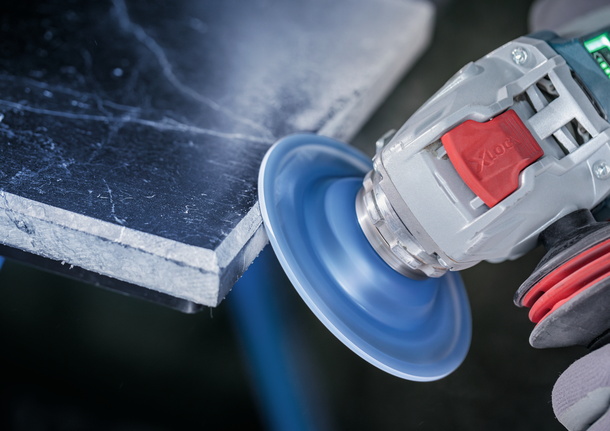 타일 가장자리 마감용 Bosch X-LOCK 다이아몬드 연삭 디스크.