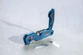Bosch 접이식 다용도 칼 (여분 칼날 포함).