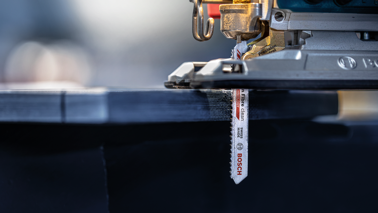 적층 목재 시트를 자르는 퍼즐입니다.