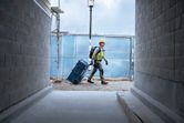 현장에서 사용되는 Bosch L-BOXX Contractor Set 3 운반 케이스 시스템.