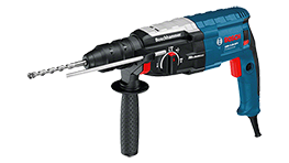 파란색 Bosch Professional 전동 드릴이 흰색 배경 위에 놓여 있다.