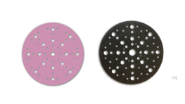 보쉬 프로페셔널 핑크와 검정 원형 샌딩 디스크가 나란히 놓여있다.